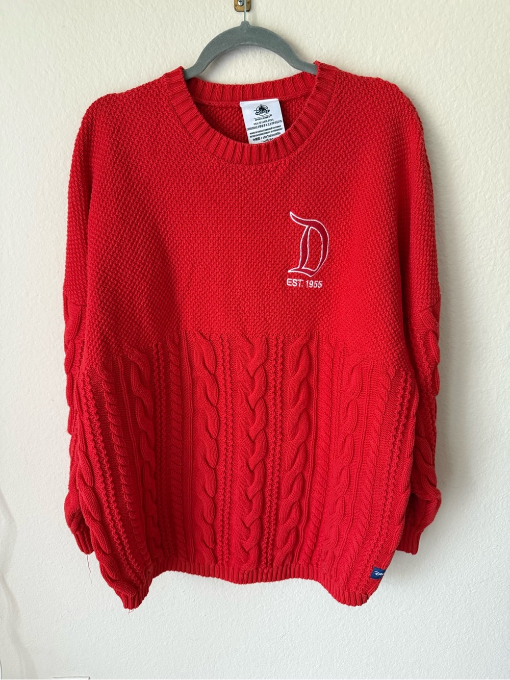 Disney holiday sweater, spirit jersey. Red Cable-Knit Crewneck, Unisex L